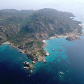 Isola di Santa Maria, il mare smeraldino di Cala Drappo